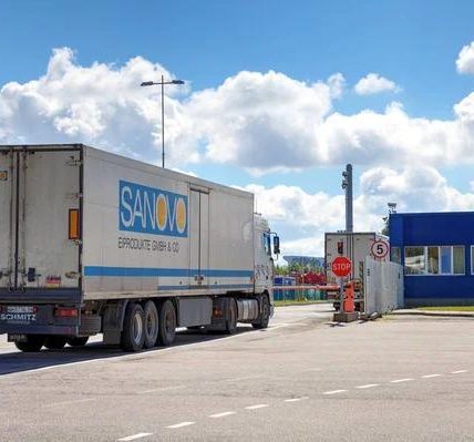 Real-Time Tracking and Transparency in Toronto Trucking Services