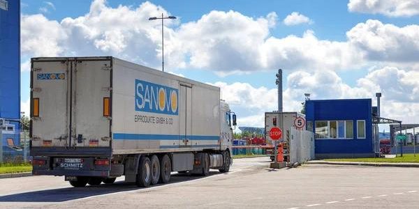 Real-Time Tracking and Transparency in Toronto Trucking Services