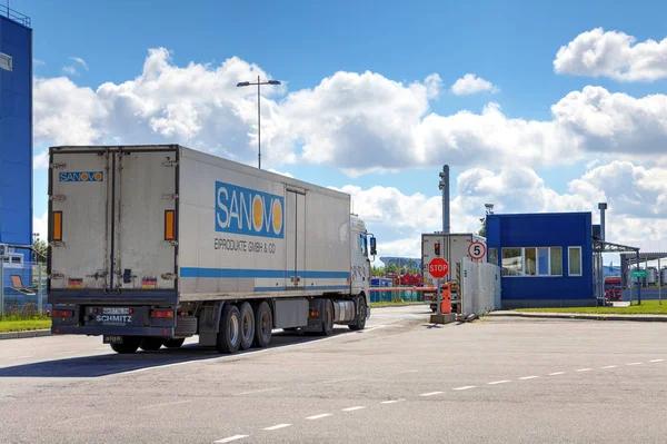 Real-Time Tracking and Transparency in Toronto Trucking Services